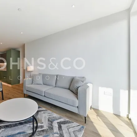 Rent this 2 bed apartment on Iris House in Cedrus Avenue, London