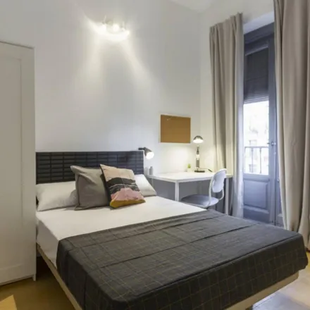 Rent this 5 bed room on Madrid in Calle de Santa Engracia, 61