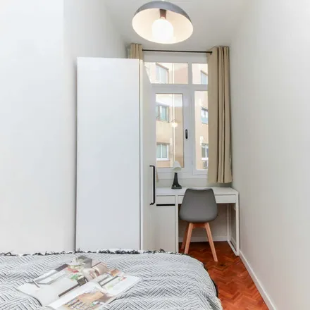 Rent this 6 bed room on Carrer de Ganduxer in 32, 08001 Barcelona