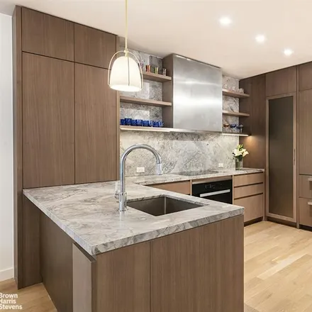 Image 2 - 441 WEST 37TH STREET 3 in New York - Apartment for sale