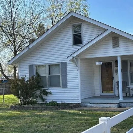 Buy this 2 bed house on 1739 East 20th Street in Owensboro, KY 42303