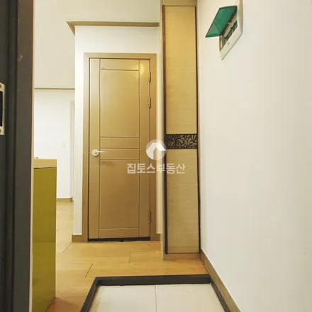Rent this studio apartment on 서울특별시 마포구 망원동 424-22
