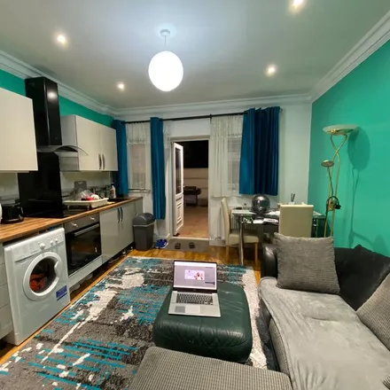 Rent this 1 bed apartment on Temple Avenue in London, RM8 1LS