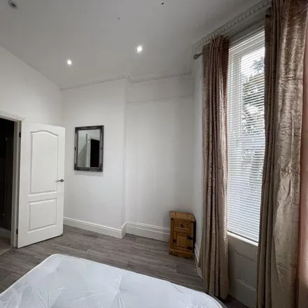 Rent this 5 bed room on Bikehangar 547 in Medora Road, London