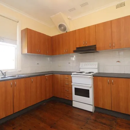 Image 3 - 23 Dunstaffenage Street, Hurlstone Park NSW 2193, Australia - Apartment for rent