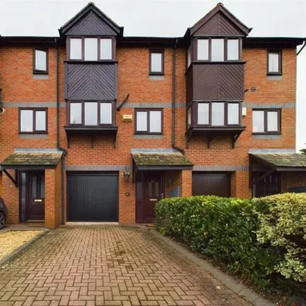 Buy this 3 bed townhouse on Byfield Rise in Worcester, WR5 1BA