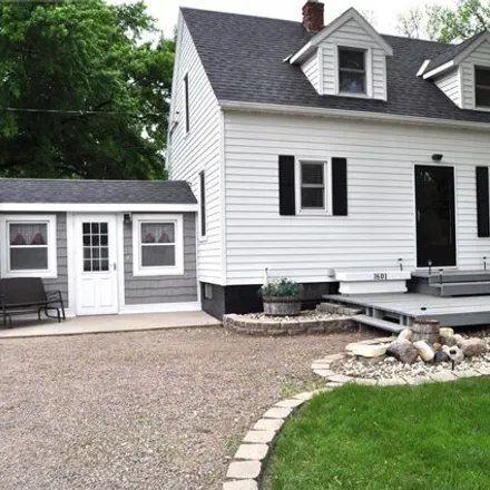Buy this 2 bed house on 300 Wolfe Avenue in Montevideo, MN 56265