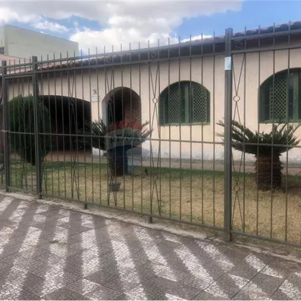 Buy this 3 bed house on Rua Doutor Jesuíno Felicíssimo in Bairro Estados Unidos, Uberaba - MG