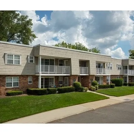 Image 3 - 45 Westwood Drive, Village of Westbury, Oyster Bay, NY 11590, USA - Apartment for rent