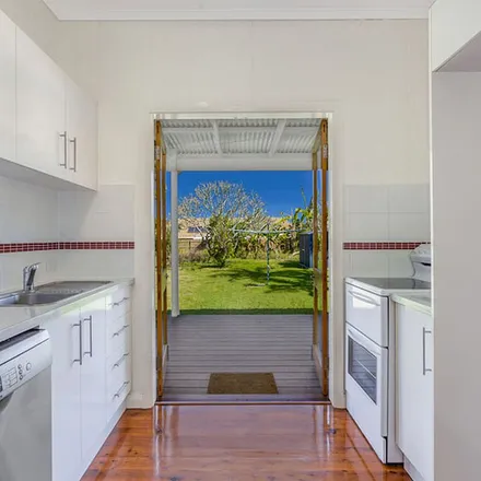 Image 2 - 12 Gannon Avenue, Manly QLD 4179, Australia - Apartment for rent