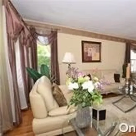 Image 3 - 209-43 27th Avenue, New York, NY 11360, USA - House for sale