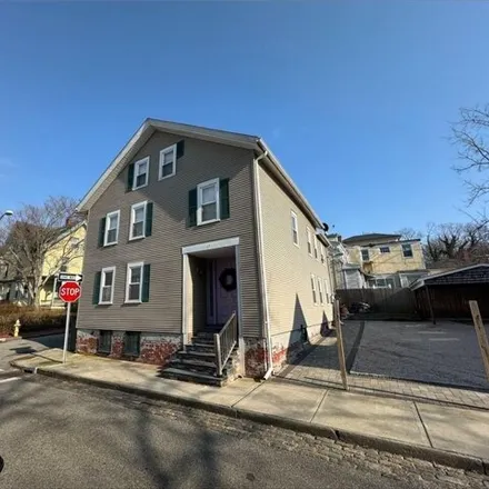 Rent this 5 bed townhouse on 27 Mount Vernon Street in Newport, RI 02840