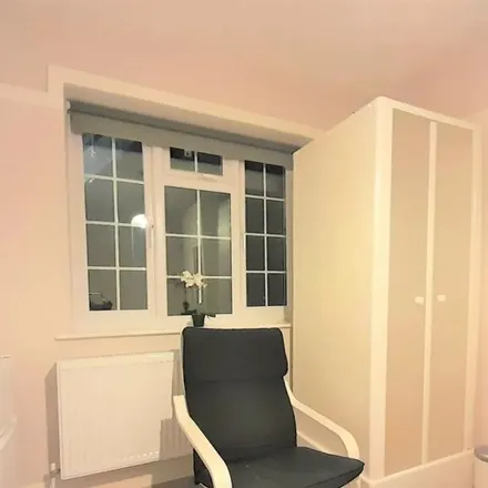 Rent this 1 bed apartment on KWIK STOP FOOD & WINE in Watford Way, London