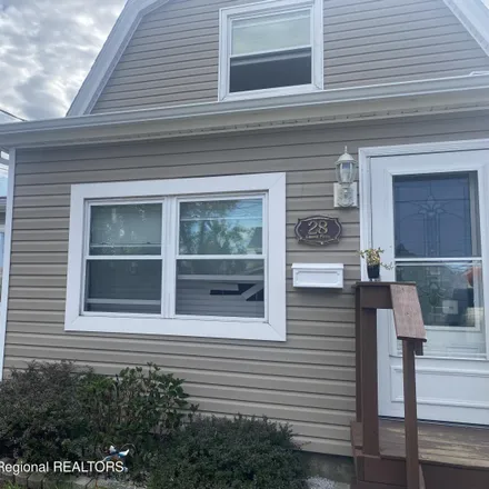 Rent this 3 bed house on 40 Linton Place in Tiltons Corners, Keansburg