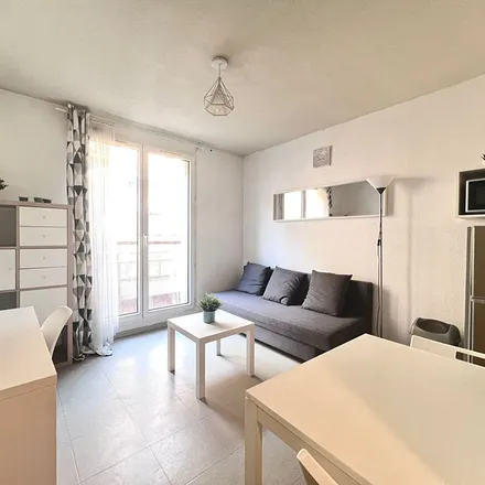 Image 6 - 5 Rue Berard, 13005 Marseille, France - Apartment for rent
