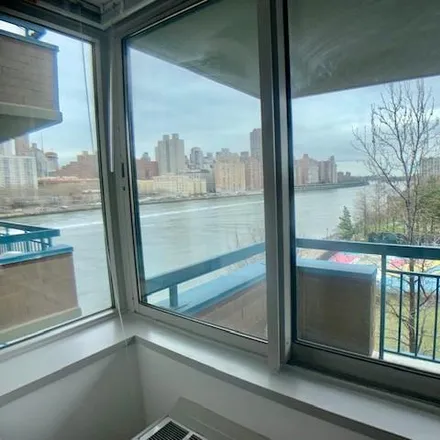 Rent this 1 bed apartment on 30 River Road in New York, NY 10044