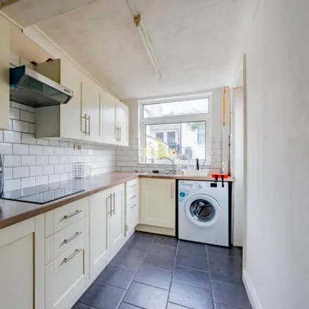 Image 4 - 19 Tyning Road, Bristol, BS3 5DF, United Kingdom - Townhouse for sale