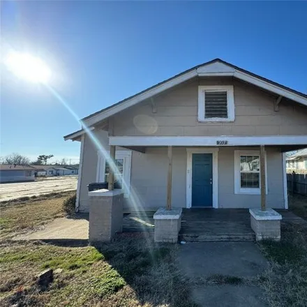 Buy this 3 bed house on 336 West Broadway Avenue in Seminole, OK 74868