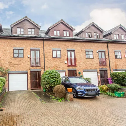 Rent this 3 bed townhouse on Tredegar Road in Fairfield Road, Old Ford