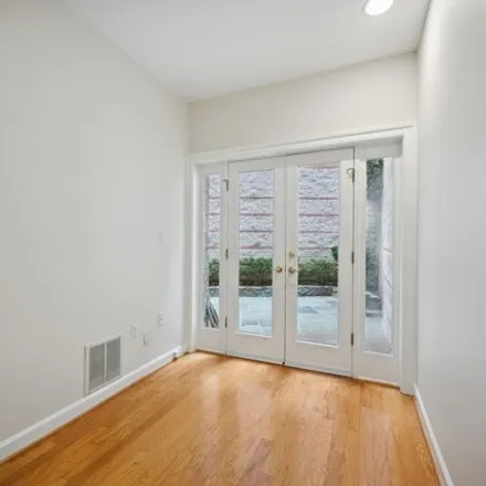 Image 6 - 5330 Connecticut Avenue Northwest, Washington, DC 20015, USA - Townhouse for rent