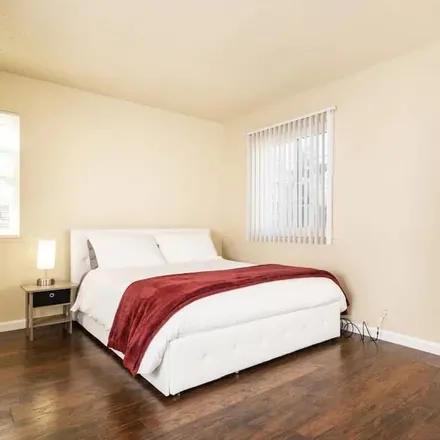 Rent this 1 bed apartment on Mountain View