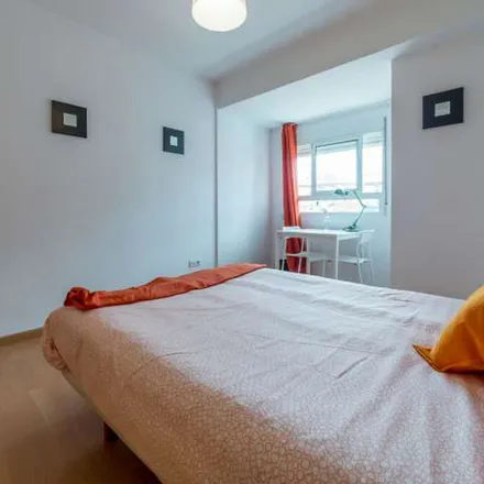 Rent this 3 bed apartment on Carrer de Maria de Molina in 7, 46017 Valencia