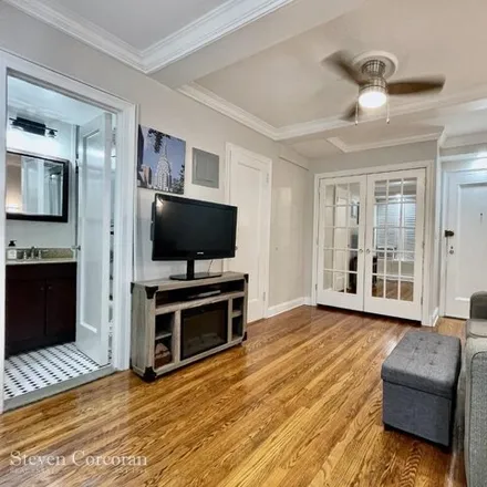 Image 2 - Hardwicke Hall, 314 East 41st Street, New York, NY 10017, USA - Apartment for sale