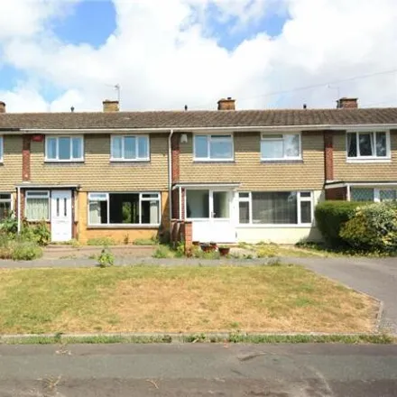 Buy this 3 bed townhouse on Brookfield Close in Havant, PO9 3BB