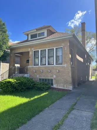 Image 2 - 8223 South Merrill Avenue, Chicago, IL 60649, USA - House for sale