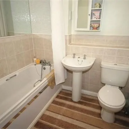 Image 7 - Mica Close, Rugby, CV21 3UX, United Kingdom - Apartment for rent
