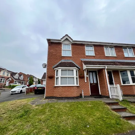 Rent this 3 bed apartment on Samphire Close in Leicester, LE5 1RW