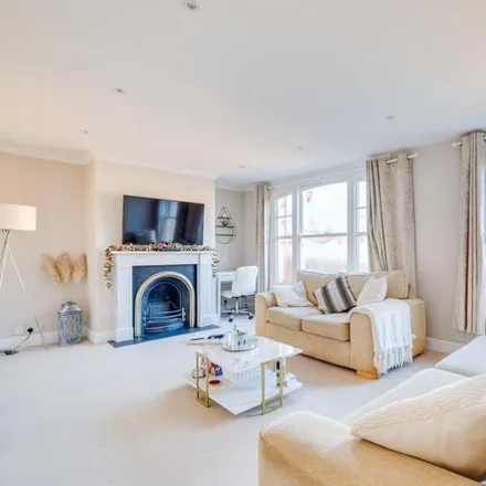 Rent this 3 bed apartment on 77 Hamilton Terrace in London, NW8 9QY