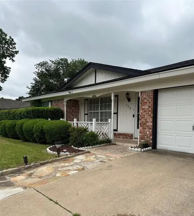 Image 1 - 928 Shady Lake Drive, Bedford, TX 76021, USA - House for sale