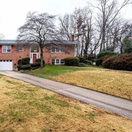 Rent this 4 bed house on 4125 25th Place North in Arlington, VA 22207