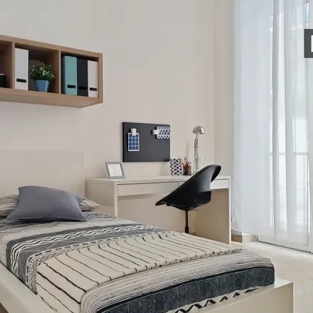 Image 8 - Rossi Immobiliare, Viale Coni Zugna, 37, 20144 Milan MI, Italy - Room for rent