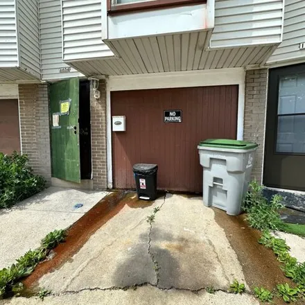 Buy this 3 bed townhouse on 1654 N Mayflower Ct in Milwaukee, Wisconsin