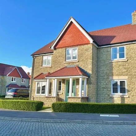 Buy this 5 bed house on Harding Vale in Steventon, OX13 6GF