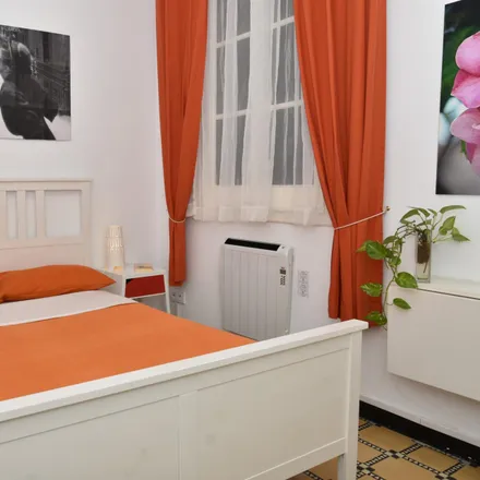 Rent this 3 bed room on Avinguda del Paral·lel in 84, 08015 Barcelona
