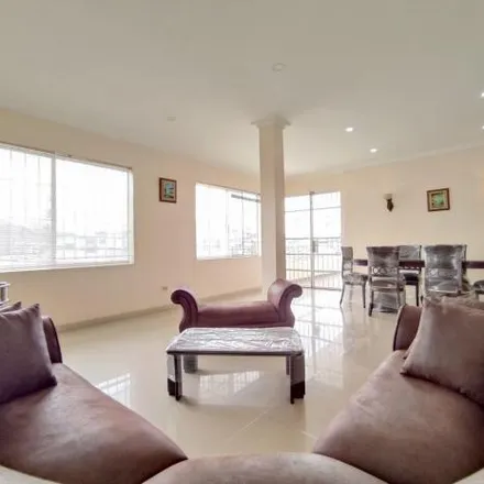 Rent this 4 bed apartment on Roll & Roll in Manuel Rendón Seminario, 090909