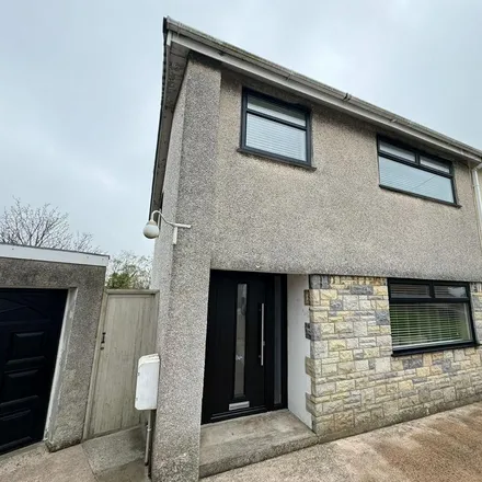 Rent this 3 bed duplex on Glenview in Pen-y-fai, CF31 4LZ