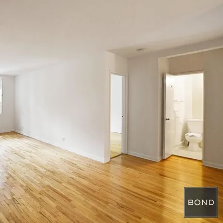 Rent this 1 bed apartment on 530 East 89th Street in New York, NY 10128