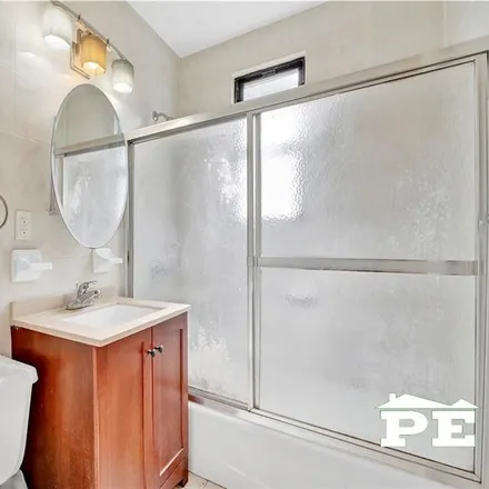 Image 7 - 1885 West 9th Street, New York, NY 11223, USA - Townhouse for sale