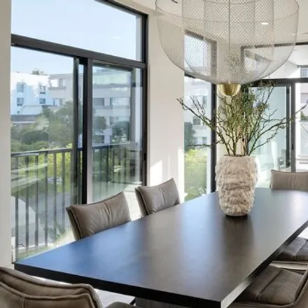 Image 2 - 9215 Beverly Boulevard, Beverly Hills, CA 90210, USA - Condo for sale
