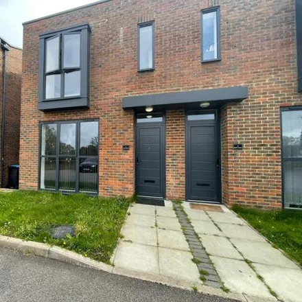 Rent this 3 bed house on 3 in York Court, London Road