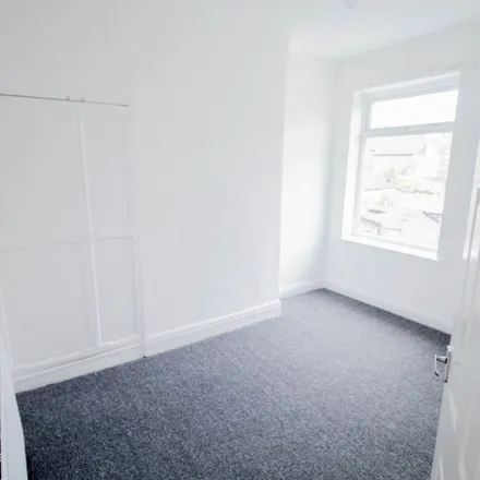 Rent this 2 bed apartment on 3 Fairmount Avenue in Hull, HU3 6RT
