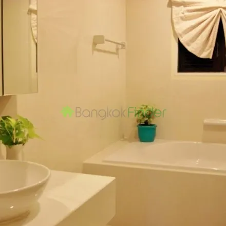 Rent this 2 bed apartment on The Emerald in Soi Suk Ruam Kan, Din Daeng District