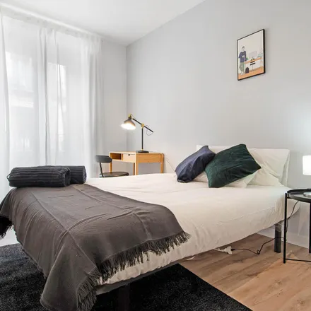 Rent this 7 bed room on Amplifon in Calle de Carranza, 10