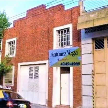 Buy this studio house on Doctor Ricardo Balbín 474 in Partido de Lanús, 1822 Valentín Alsina