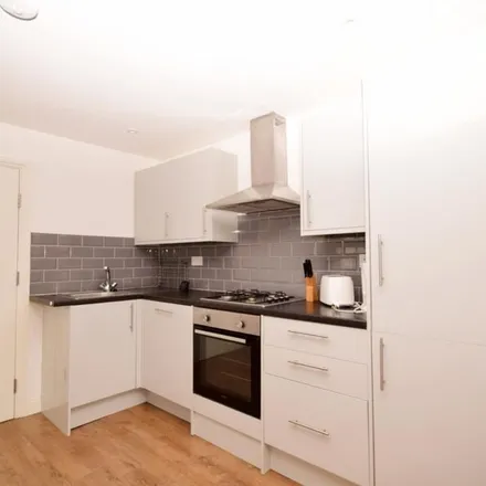 Rent this 2 bed apartment on 30 Lansdowne Road in London, CR8 2PA
