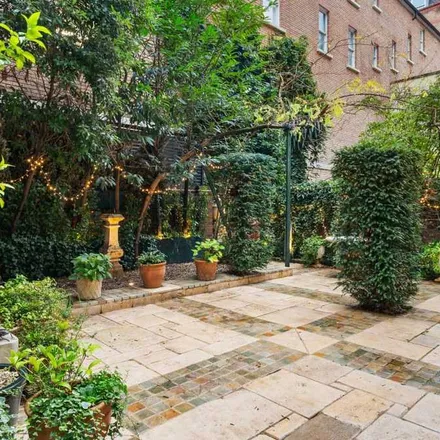 Rent this 2 bed apartment on Spier's Salads in Bloomsbury Square, London